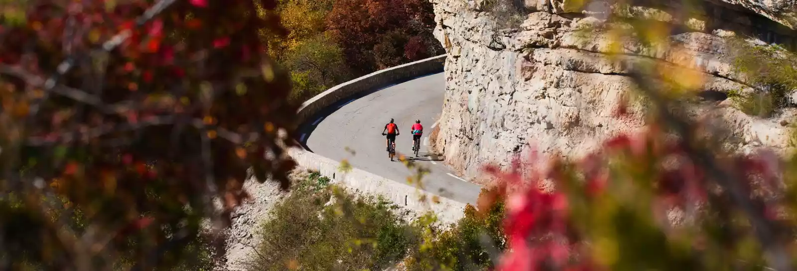 Cyclotouristes dans les gorges de la Méouge