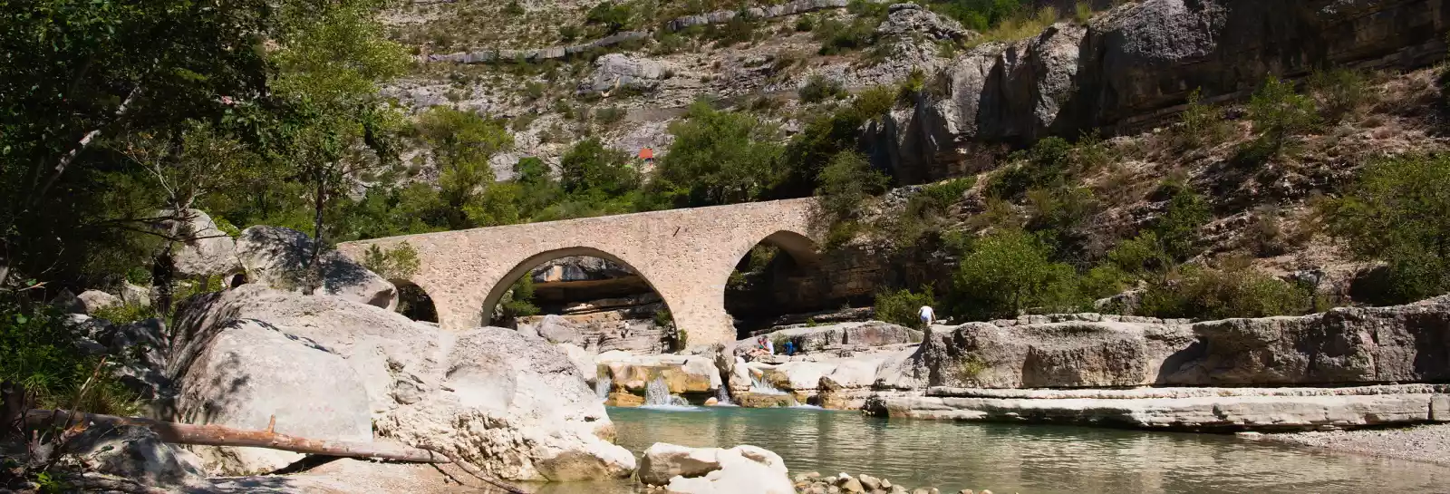 Le pont roman des gorges de la M&eacute;ouge