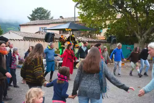 &laquo; Ouais &raquo; bal &eacute;lectro-folk