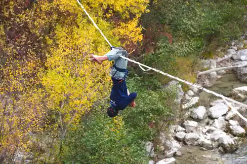 acrobaties au dessus de la M&eacute;ouge