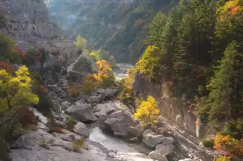 1ers rayons de soleil sur les gorges et le pont roman