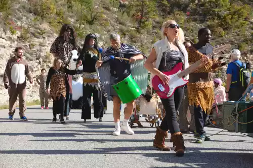 D&eacute;fil&eacute; Charivari Parade
