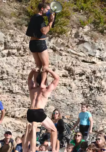 Cirque Compost un trio acrobatique